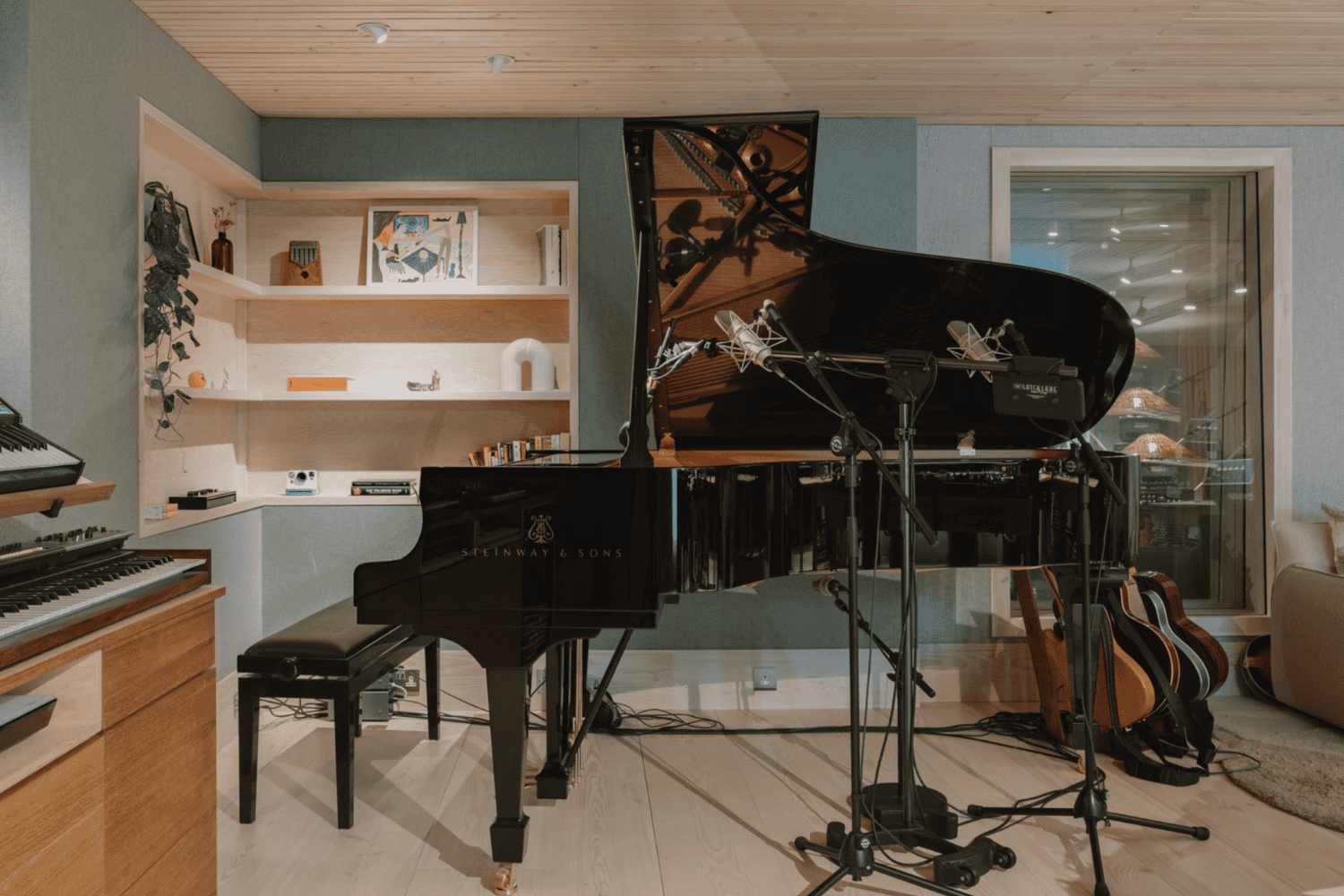 Silent draughtless air conditioning for recording studio