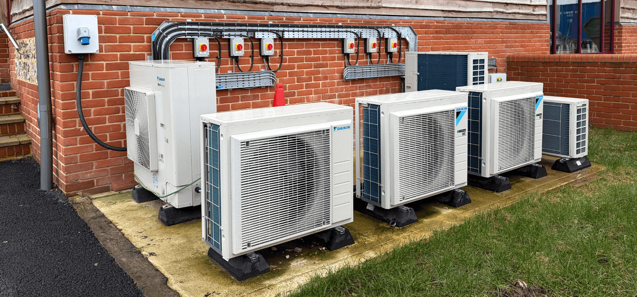 Commercial air conditioning installation